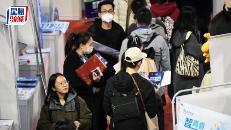 中国上月16至24岁青年失业率降至17.3% 中国上月16至24岁青年失业率降至17.3%