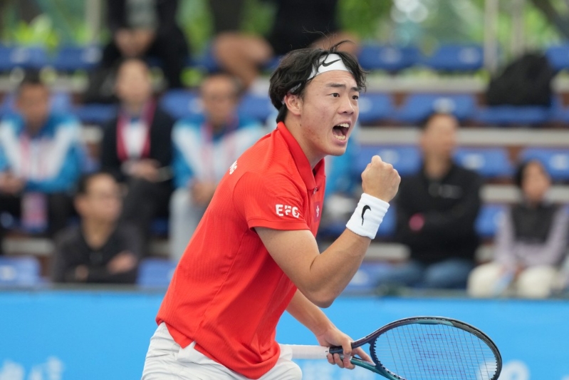 黄泽林(图)网球男单4强对吴易昺。 黄泽林(图)网球男单4强对吴易昺。