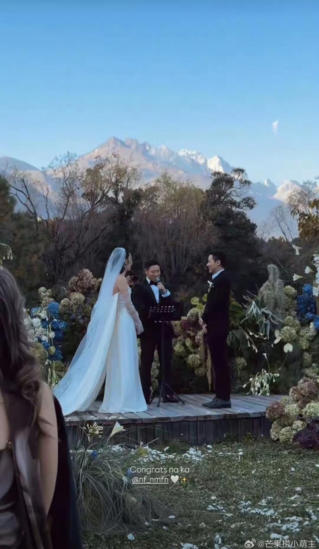 霍启仁与Namfon最近在云南玉龙雪山举行婚礼。 霍启仁与Namfon最近在云南玉龙雪山举行婚礼。