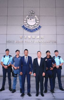 警务处长周一鸣(图右三)探班。 警务处长周一鸣(图右三)探班。