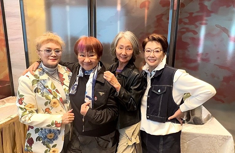 钟慧冰发文透露,这次聚会获吴正元请客享受美味佳肴。 钟慧冰发文透露,这次聚会获吴正元请客享受美味佳肴。