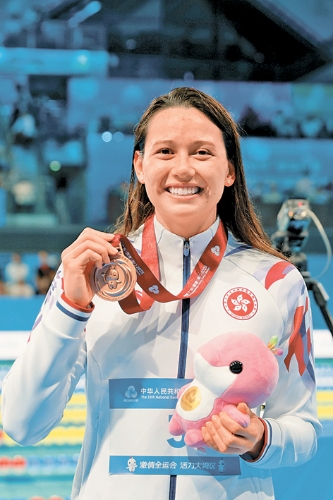 何诗蓓摘铜后,感谢教练团队协助完成这不可能的任务。 何诗蓓摘铜后,感谢教练团队协助完成这不可能的任务。