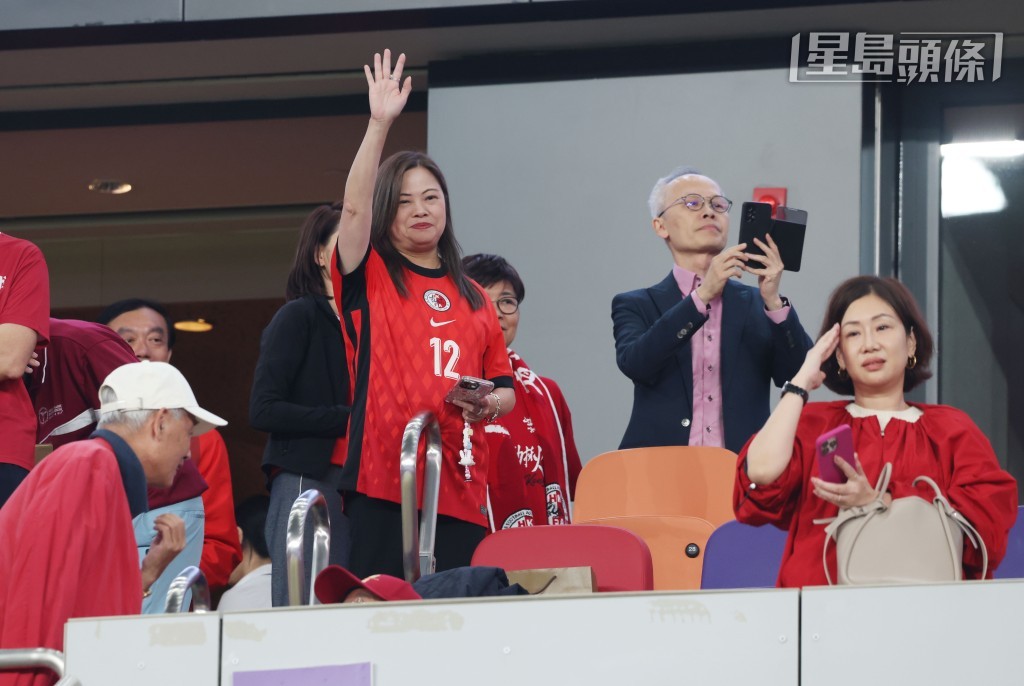 罗淑佩当晚有到现场观赛撑港足。 罗淑佩当晚有到现场观赛撑港足。