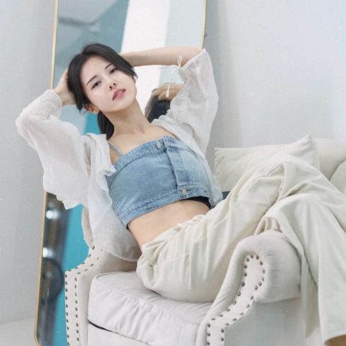 武藤彩香近日无预警宣布将暂时告别AV界。 武藤彩香近日无预警宣布将暂时告别AV界。