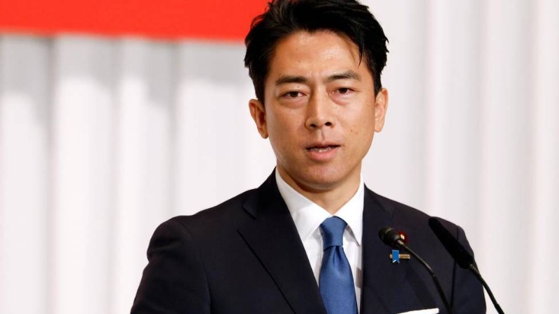 日本防卫相小泉进次郎就任后首次到访冲绳县与那国岛。 日本防卫相小泉进次郎就任后首次到访冲绳县与那国岛。