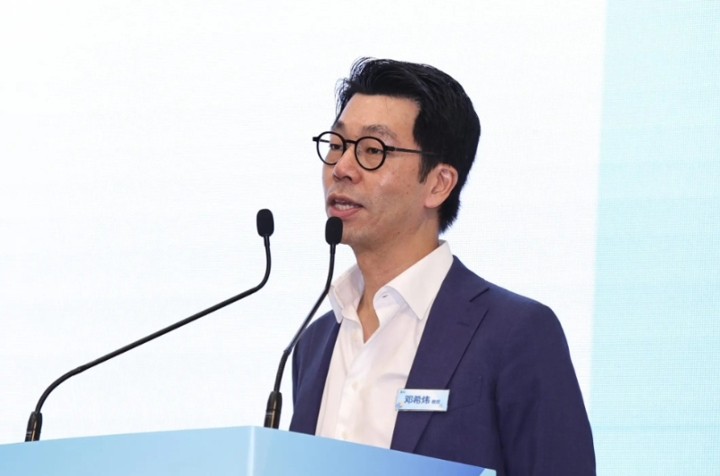 香港大学协理副校长(环球事务)兼港大经管学院副院长(对外事务)邓希炜教授认为,企业出海策略已从“中国+1”转为“美国+1”。 香港大学协理副校长(环球事务)兼港大经管学院副院长(对外事务)邓希炜教授认为,企业出海策略已从“中国+1”转为“美国+1”。