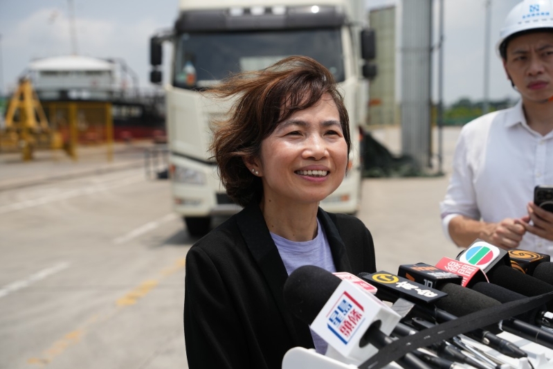 香港机场管理局商务执行总监陈正思认为,香港凭藉独特优势,长期担当内地与世界的“双门户”。 香港机场管理局商务执行总监陈正思认为,香港凭藉独特优势,长期担当内地与世界的“双门户”。