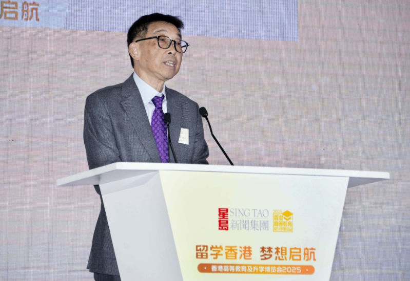 在第9场讲座,香港理工大学副校长(教学)曹建农则以“理大教育4.0:人工智能时代的教育转型”为题作演讲。 在第9场讲座,香港理工大学副校长(教学)曹建农则以“理大教育4.0:人工智能时代的教育转型”为题作演讲。