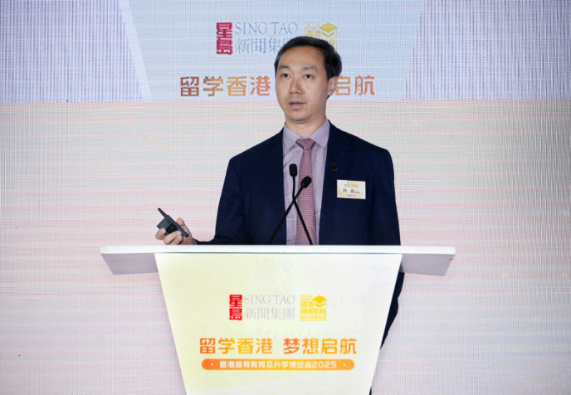 在第13埸讲座中,香港大学副校长林晨以香港大学概况及国际化教育为题演讲。 在第13埸讲座中,香港大学副校长林晨以香港大学概况及国际化教育为题演讲。