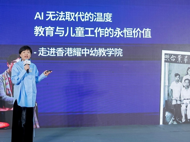 耀中幼教学院副校长(行政)李岩表示,学生需反思人工智能带来的影响,考虑选择不可取代的行业。 耀中幼教学院副校长(行政)李岩表示,学生需反思人工智能带来的影响,考虑选择不可取代的行业。