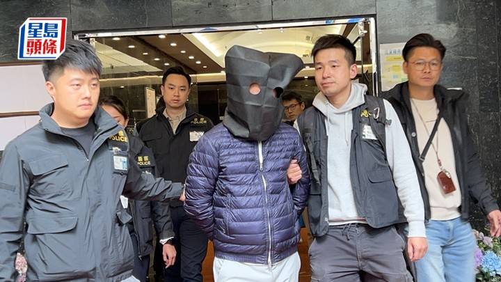 警搜新蒲岗办公室蒙头带走一人 警搜新蒲岗办公室蒙头带走一人