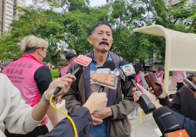 忧心忡忡的李先生指,很伤心难过,仍等待失联的家人消息。 忧心忡忡的李先生指,很伤心难过,仍等待失联的家人消息。