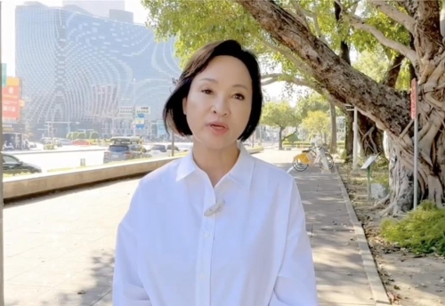 TVBS民调中心的结果显示,柯志恩对决赖瑞隆,仅落后2个百分点。 TVBS民调中心的结果显示,柯志恩对决赖瑞隆,仅落后2个百分点。