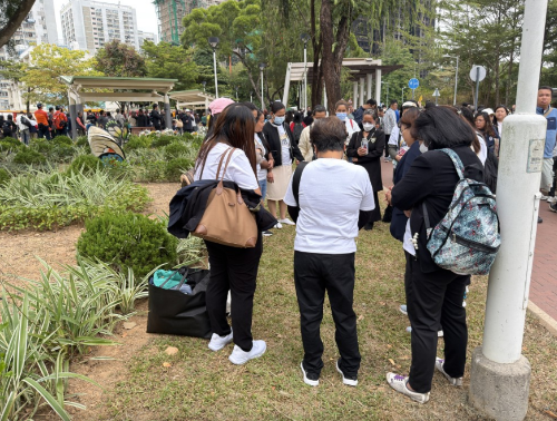 有外佣到公园向死难者祈祷 有外佣到公园向死难者祈祷