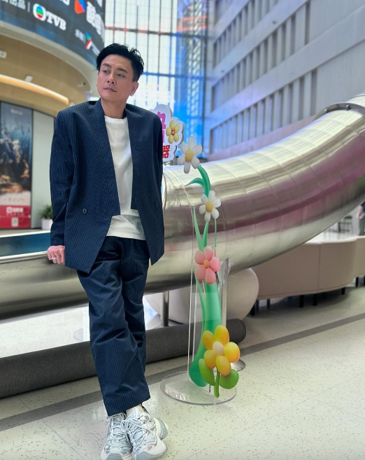 黄宗泽有名有利兼高大靓仔,身家早已过亿元,是圈中笋盘! 黄宗泽有名有利兼高大靓仔,身家早已过亿元,是圈中笋盘!