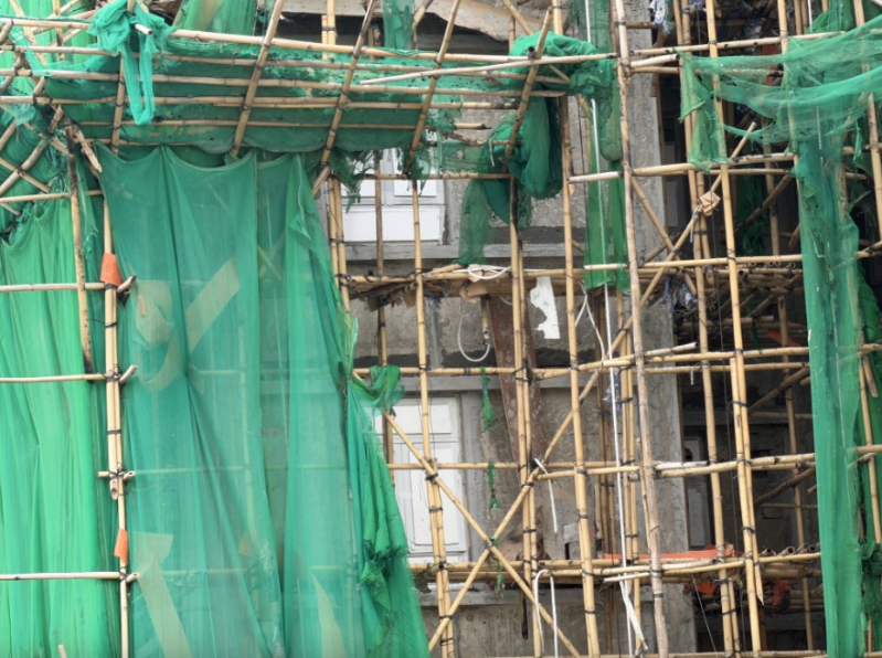 宏福苑大火引起外界对棚网安全性的关注。 宏福苑大火引起外界对棚网安全性的关注。