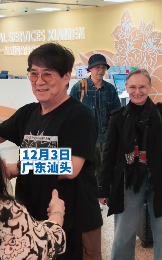 康粹兰皮肤紧致白皙没有明显皱纹。 康粹兰皮肤紧致白皙没有明显皱纹。