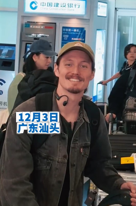 周华健的长子亦同时现身。 周华健的长子亦同时现身。