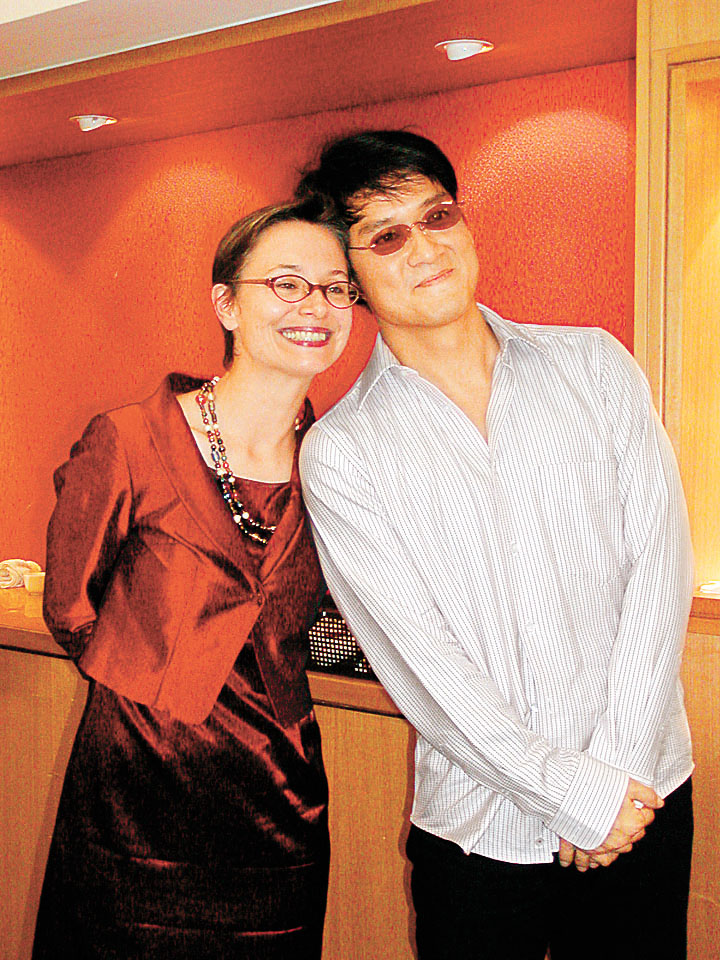 周华健与太太康粹兰结婚近40年。 周华健与太太康粹兰结婚近40年。