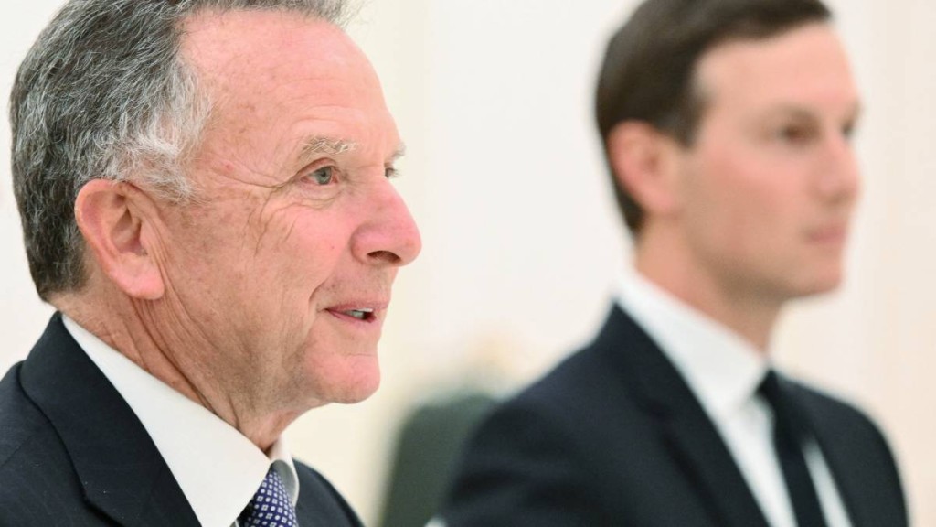 维特科夫(左)近日与俄乌代表团就和平方案进行多次讨论 维特科夫(左)近日与俄乌代表团就和平方案进行多次讨论