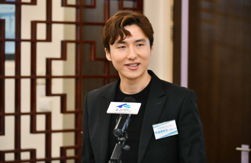 蔡加讚表示,康健国际透过康健慈善基金,捐赠辉瑞疫苗予东华三院推行医社协作,是以实际行动关顾弱势社群。 蔡加讚表示,康健国际透过康健慈善基金,捐赠辉瑞疫苗予东华三院推行医社协作,是以实际行动关顾弱势社群。