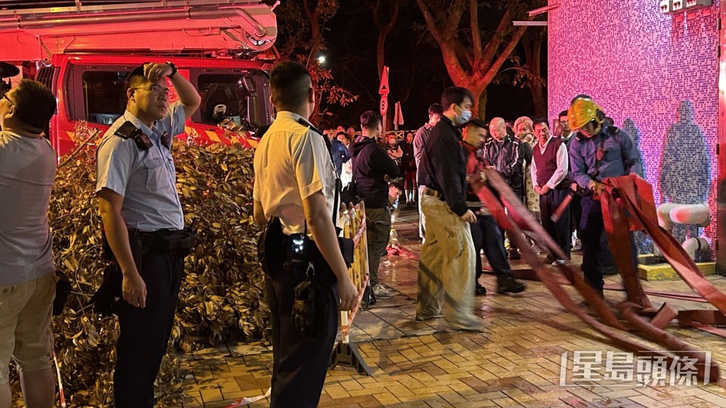 消防接报到场开喉扑救。 消防接报到场开喉扑救。