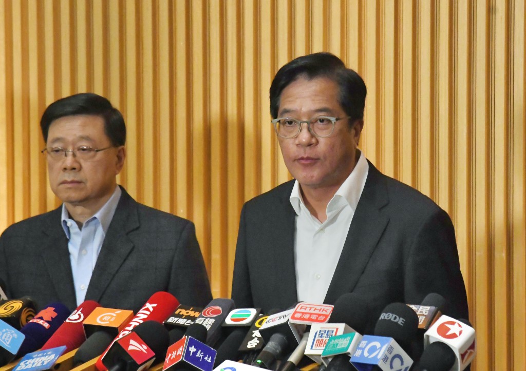 黄伟纶表示将透过“一户一社工”了解灾民的意愿。 黄伟纶表示将透过“一户一社工”了解灾民的意愿。