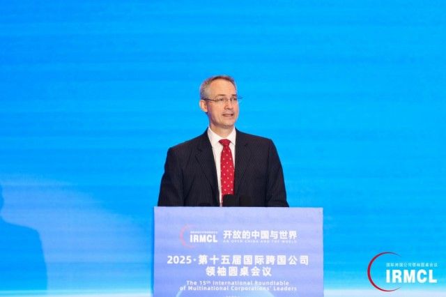 中国美国商会会长何迈可发言 中国美国商会会长何迈可发言