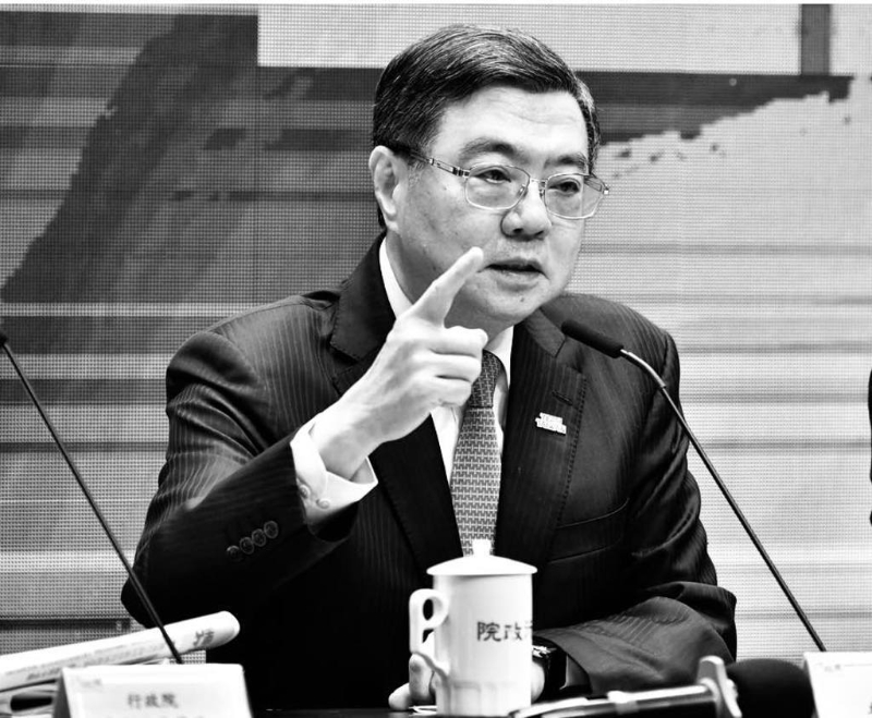 行政院长”卓荣泰14日深夜突发文附黑白照,15日宣布不副署法律,引爆“违宪”争议 行政院长”卓荣泰14日深夜突发文附黑白照,15日宣布不副署法律,引爆“违宪”争议