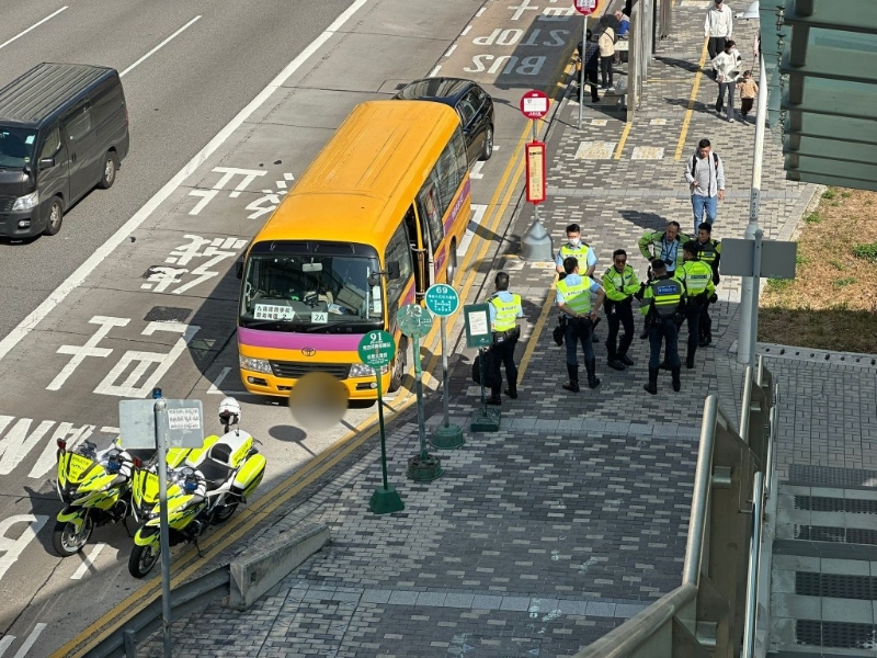 多名警员在场调查。 多名警员在场调查。