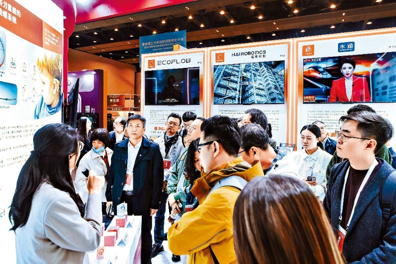 科技成果展览设五大主题展区,吸引业界代表现场对接。 科技成果展览设五大主题展区,吸引业界代表现场对接。