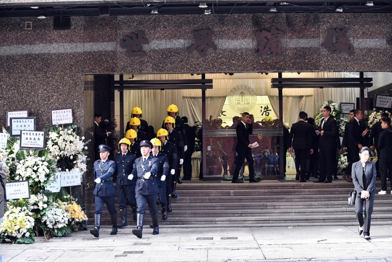 消防同袍出席丧礼。 消防同袍出席丧礼。