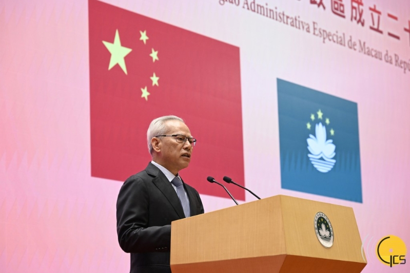 澳门行政长官岑浩辉在特区成立26周年庆祝酒会上致辞。 澳门行政长官岑浩辉在特区成立26周年庆祝酒会上致辞。