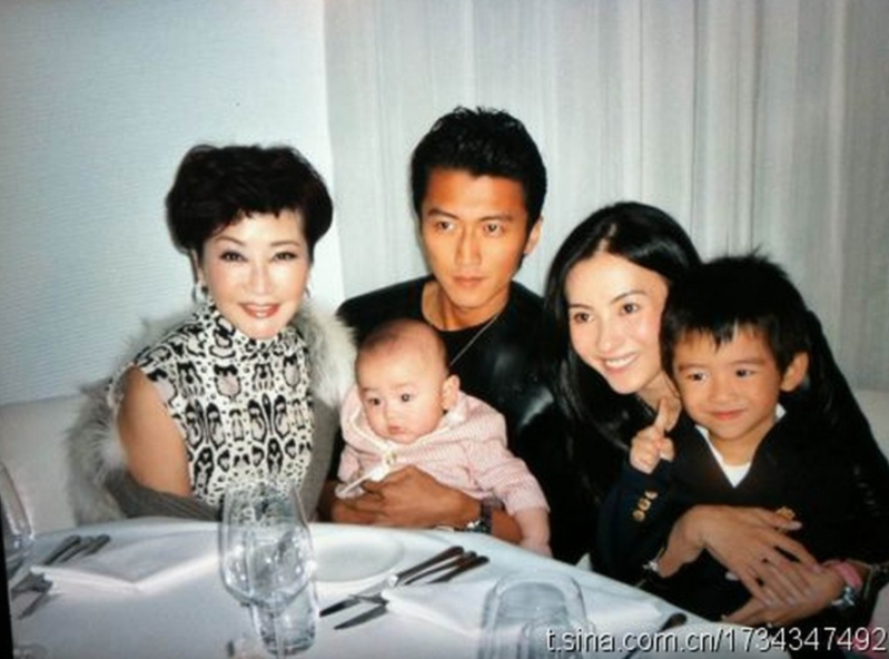 张栢芝为谢霆锋诞下两子。 张栢芝为谢霆锋诞下两子。