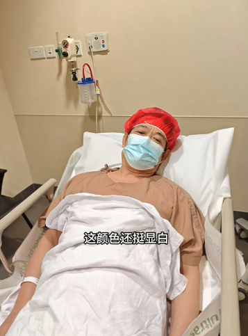 颈部喉管估计是用于输盐水或药物。 颈部喉管估计是用于输盐水或药物。