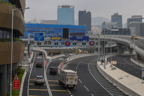 中九龙绕道油麻地段通车后首工作日 中九龙绕道油麻地段通车后首工作日