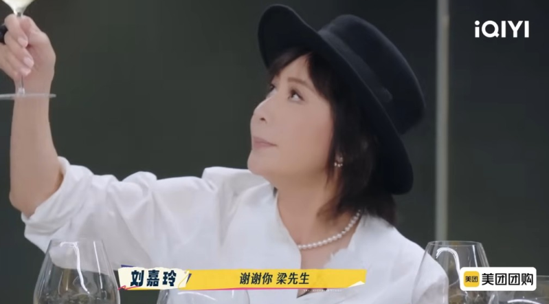 刘嘉玲最终的结论是:“但是我最终还是觉得,他(梁朝伟)是最适合我的。” 刘嘉玲最终的结论是:“但是我最终还是觉得,他(梁朝伟)是最适合我的。”