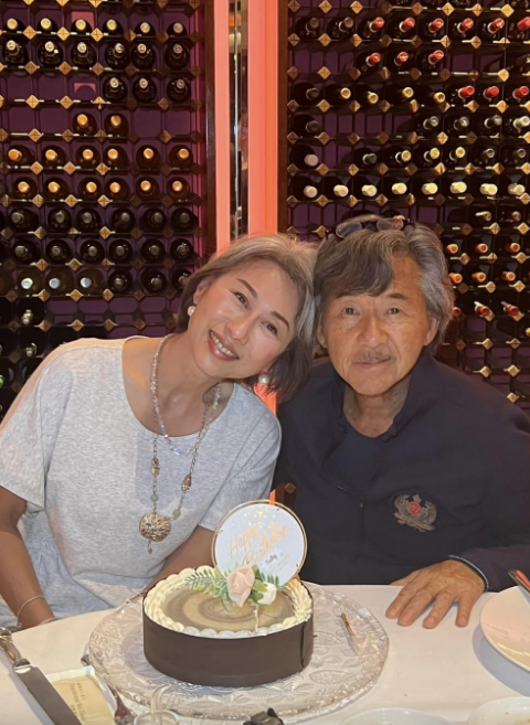 林子祥与叶蒨文今年已经结婚29年。 林子祥与叶蒨文今年已经结婚29年。