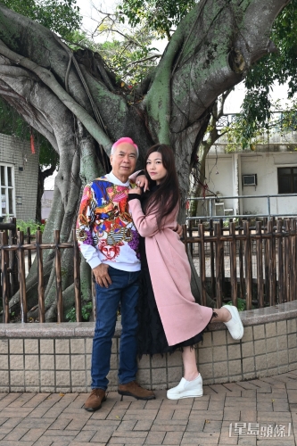 李龙基与王青霞发展忘年恋。 李龙基与王青霞发展忘年恋。