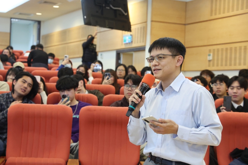 郑丽文呛陈方隅太没大脑 郑丽文呛陈方隅太没大脑