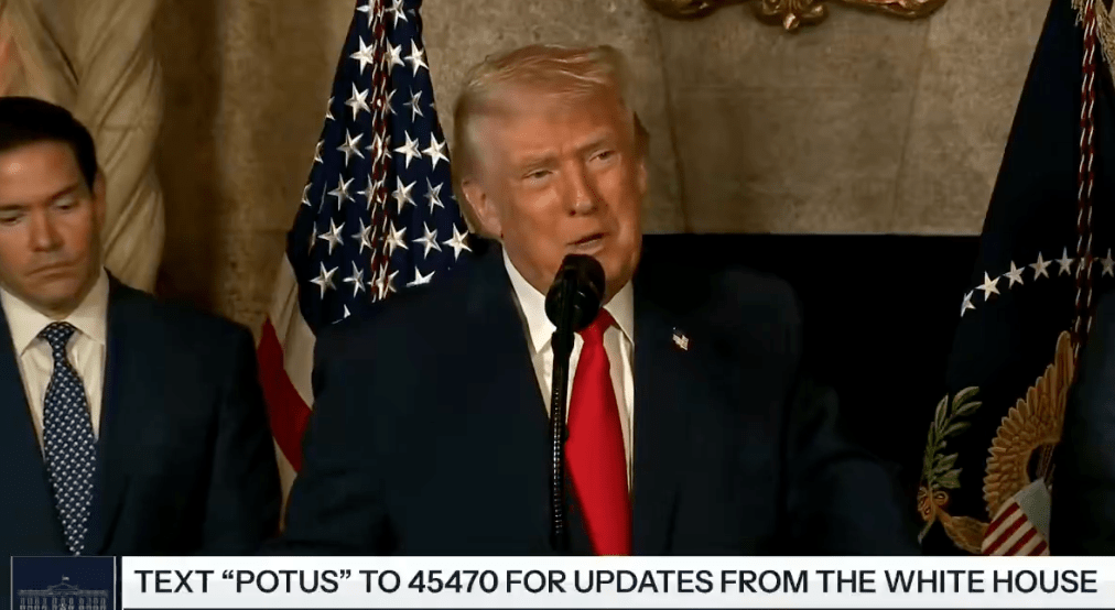 特朗普周一在佛罗里达州海湖庄园向传媒表示,美国需要格陵兰岛以确保国家安全,直言“我们必须得到格陵兰岛”。 特朗普周一在佛罗里达州海湖庄园向传媒表示,美国需要格陵兰岛以确保国家安全,直言“我们必须得到格陵兰岛”。