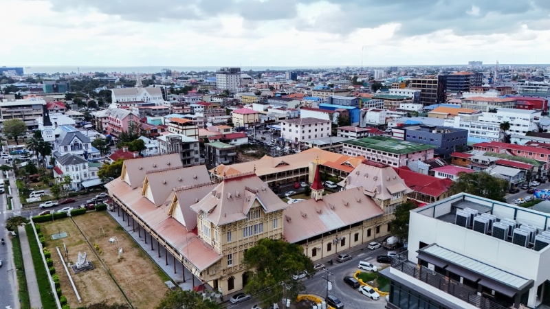 两名中国商人在圭亚那遭持刀抢劫。 两名中国商人在圭亚那遭持刀抢劫。