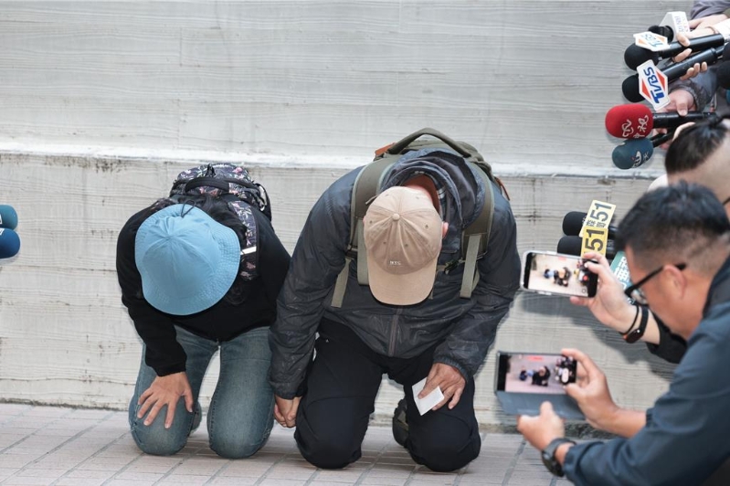 张文父母下跪道歉。 张文父母下跪道歉。