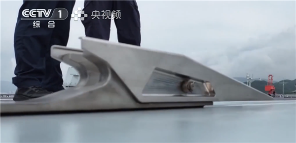 真瞬间刹停!央视播出福建舰电磁弹射超近画面:太震撼