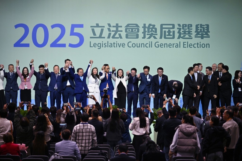立法会换届选举圆满结束。 立法会换届选举圆满结束。