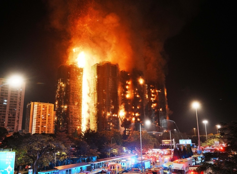 火警于当晚6时22分升为五级。、 火警于当晚6时22分升为五级。、