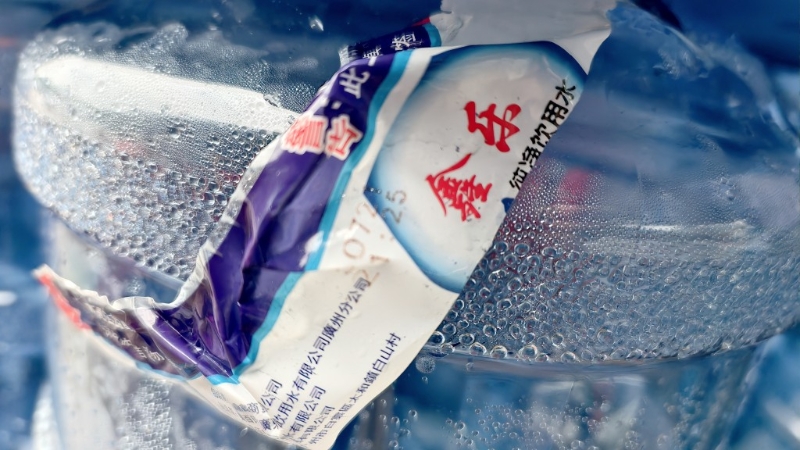 “鑫乐”被揭发其声称的制造商“乐百氏”曾多次涉及产品质量问题。 “鑫乐”被揭发其声称的制造商“乐百氏”曾多次涉及产品质量问题。