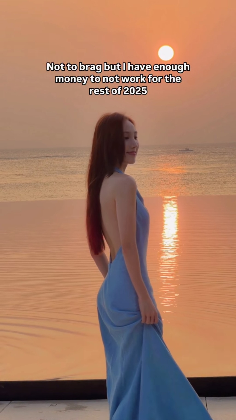 一转身晒出白滑玉背,性感指数爆灯! 一转身晒出白滑玉背,性感指数爆灯!