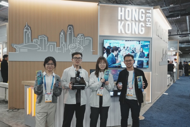 今年荣获“CES 创新奖 2026”三间公司,包括意领科技(左)、连山动力(中间两位),以及PointFit(右)。 今年荣获“CES 创新奖 2026”三间公司,包括意领科技(左)、连山动力(中间两位),以及PointFit(右)。