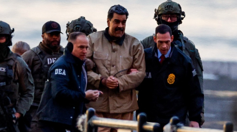 马杜罗戴上手铐,由直升机送往纽约法庭 马杜罗戴上手铐,由直升机送往纽约法庭